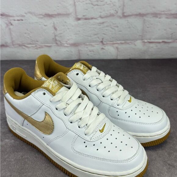 Nike Women’s Air Force 1 White and Gold Sneakers NEW 7 SAMPLE/PROTOTYPE - Picture 3 of 11